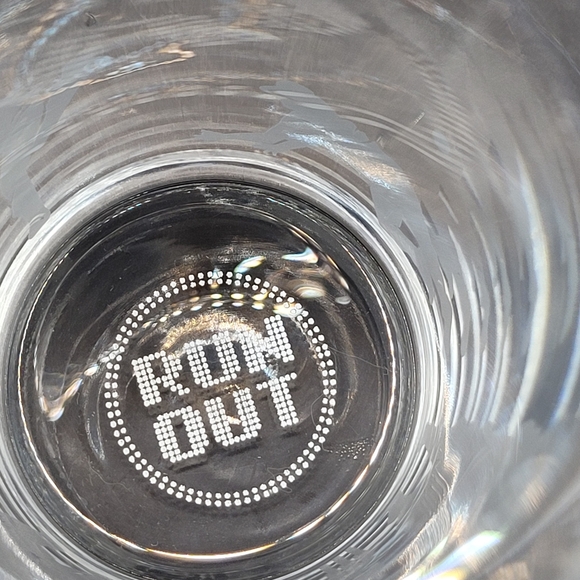 NOS Set of 4 Marston’s Pedigree Run Out Pint Glasses Cricket Theme - Picture 6 of 7